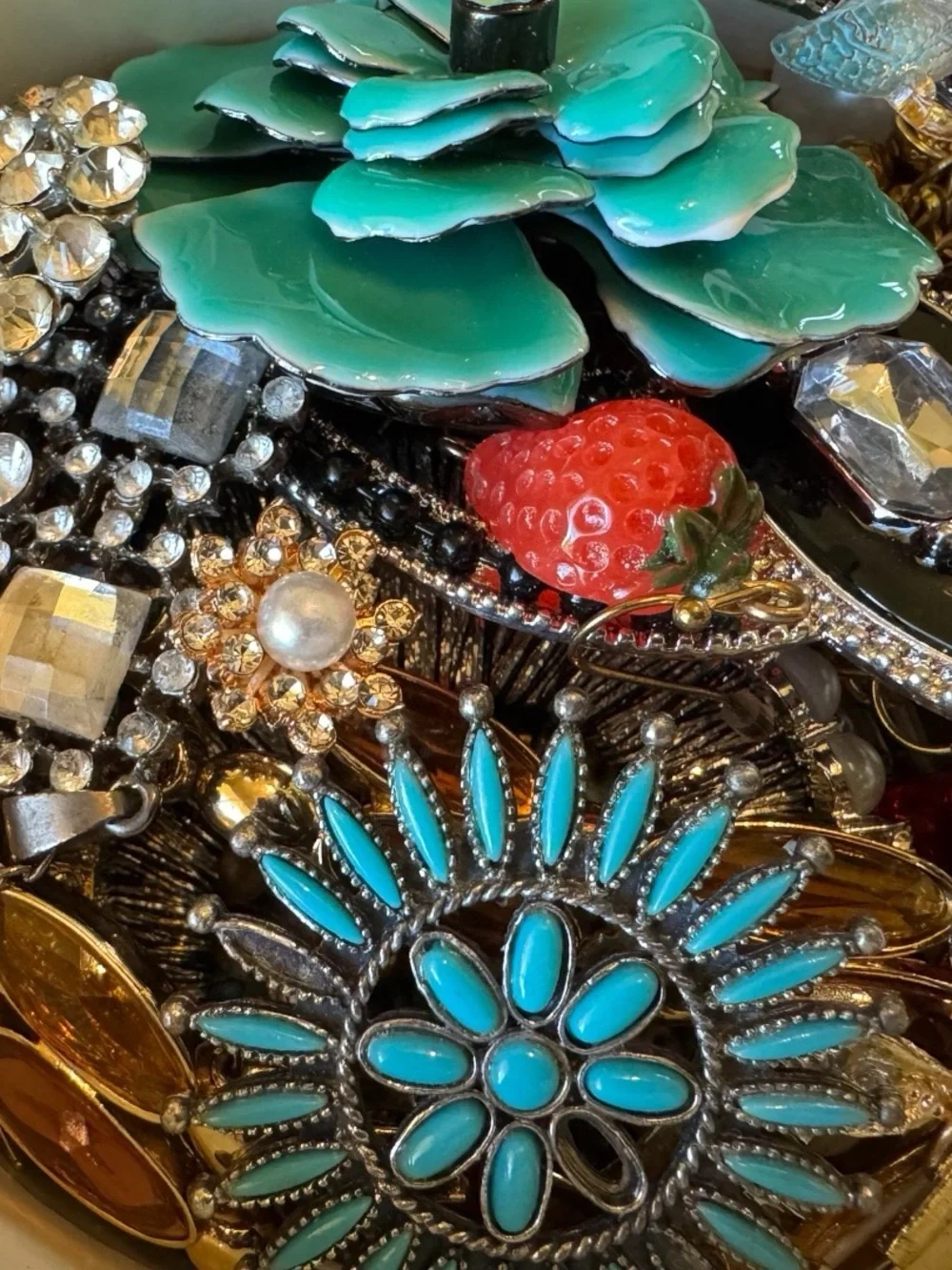 N/A are jewelry rhinestones